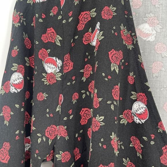Junk Food Black Red Roses Grateful Dead Wrap Around Rose Shirt Medium - Picture 3 of 7